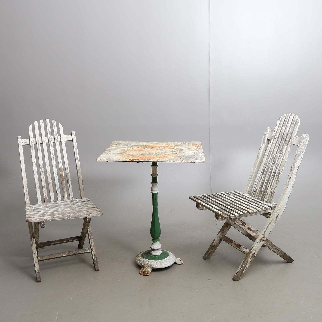 cafébord och stolar