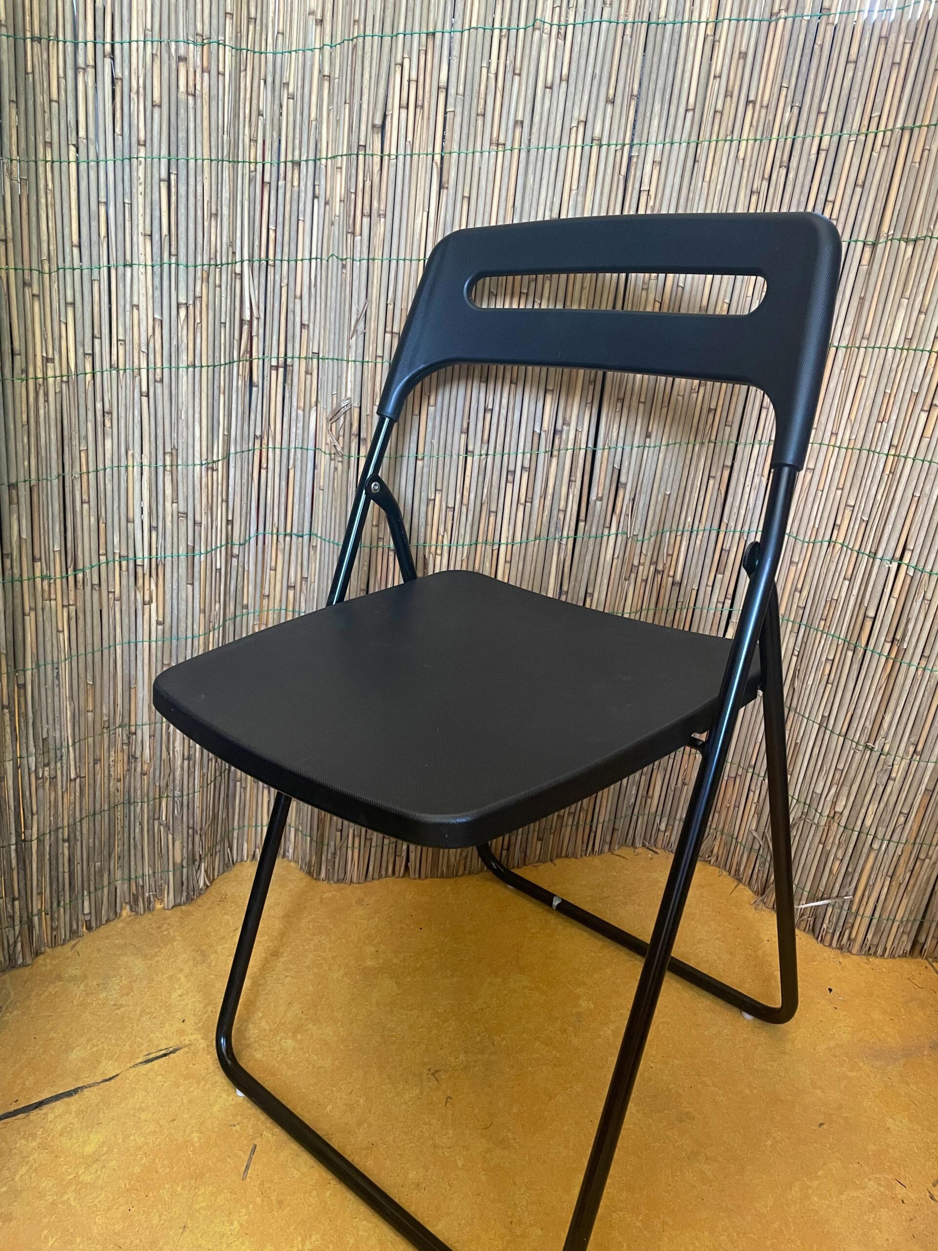 svarta stolar ikea